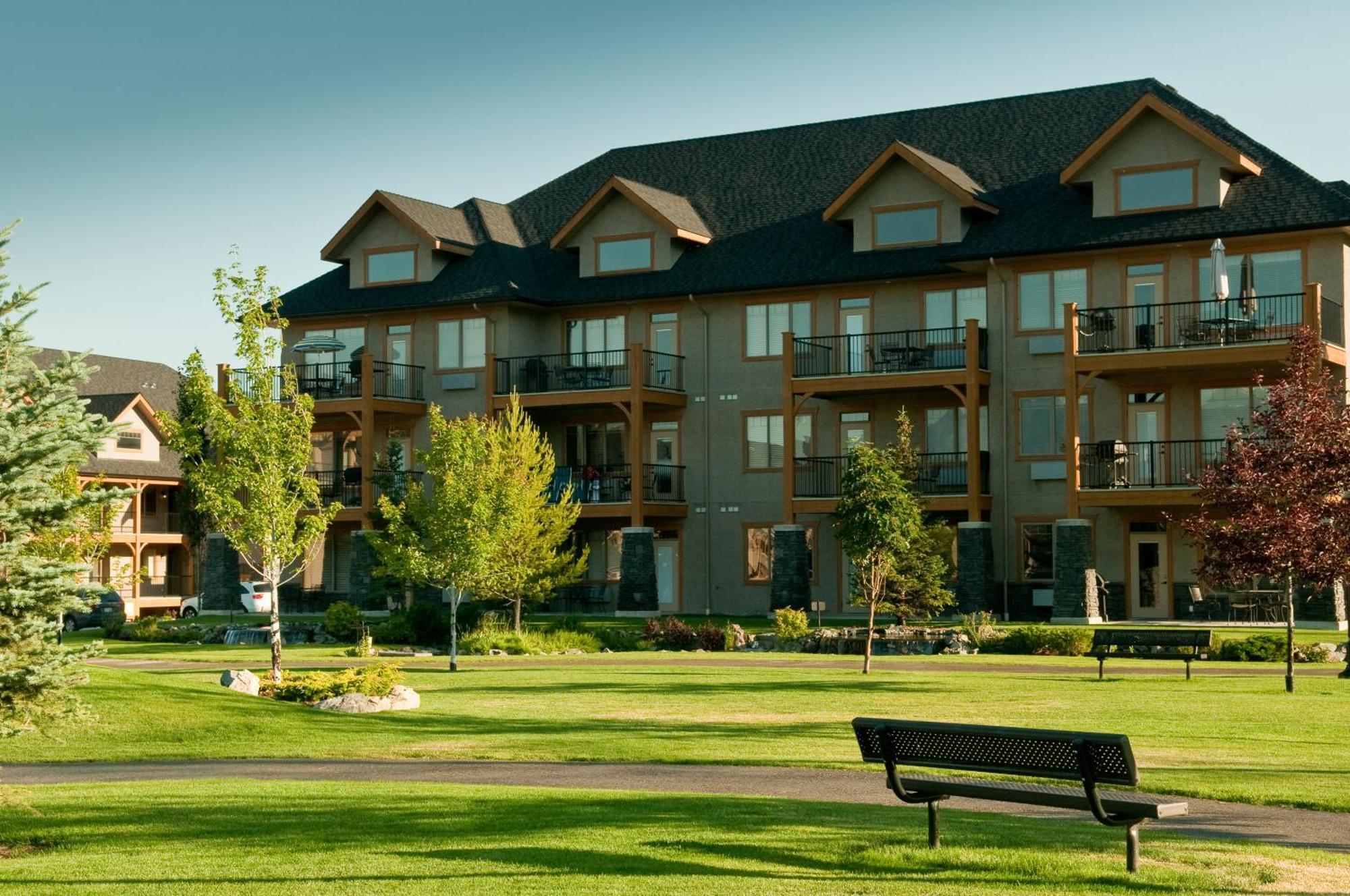 Bighorn Meadows Resort Radium Hot Springs Ngoại thất bức ảnh