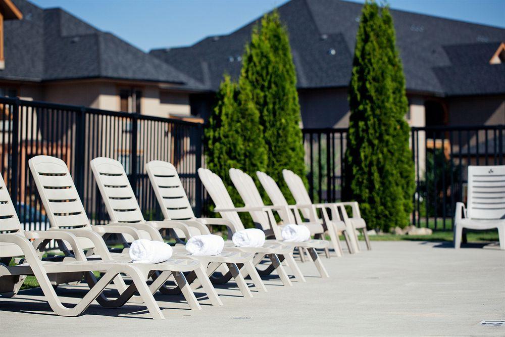 Bighorn Meadows Resort Radium Hot Springs Ngoại thất bức ảnh