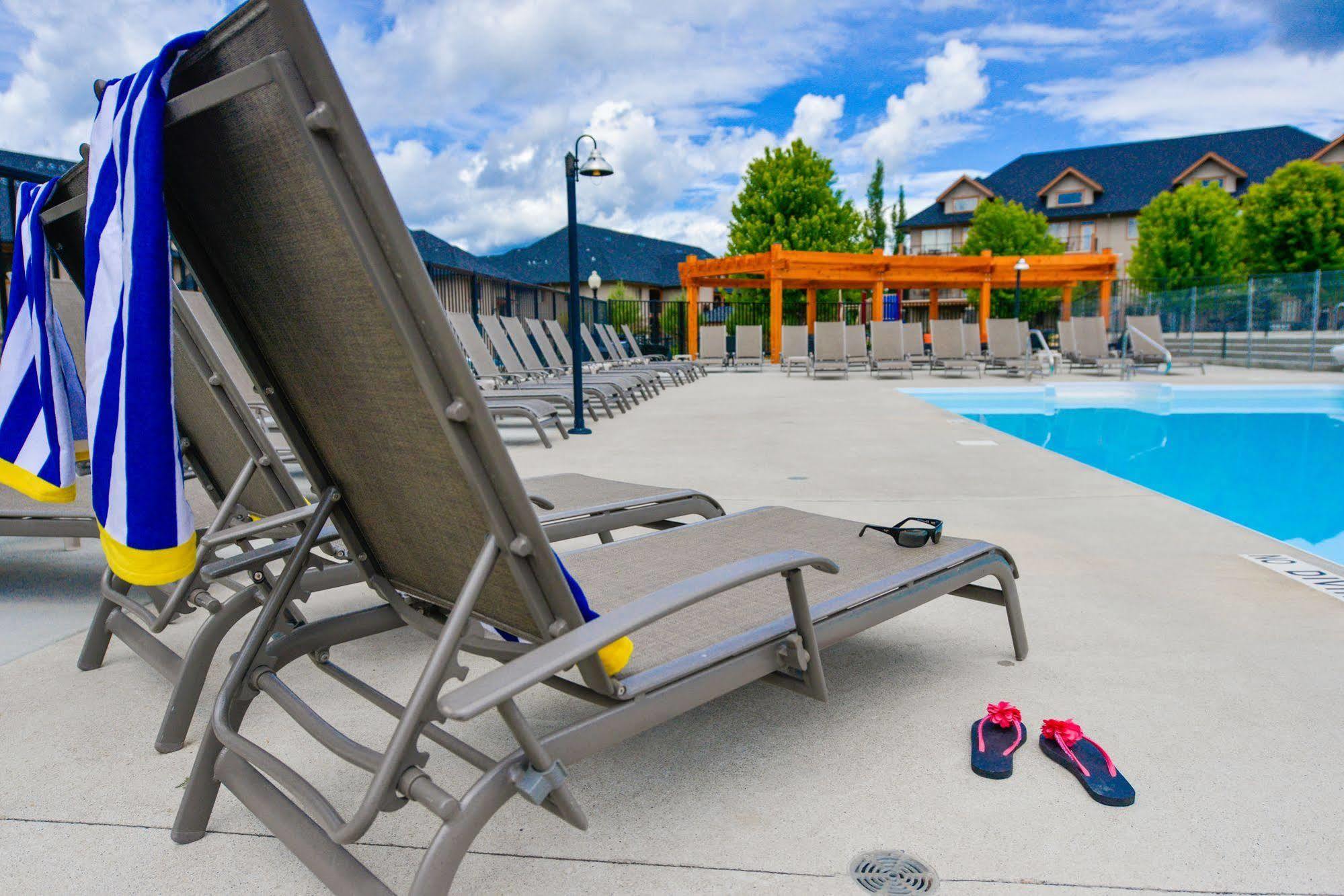 Bighorn Meadows Resort Radium Hot Springs Ngoại thất bức ảnh